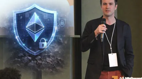 邓超孙俪恩爱同行，拖鞋装扮显亲民